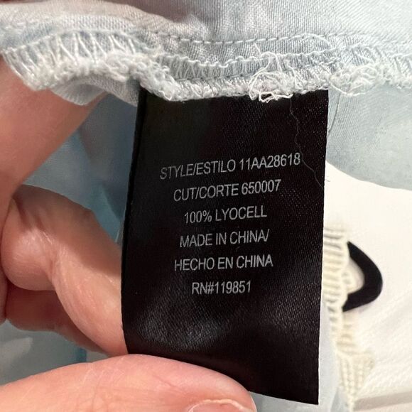 HeartSoul Chambray Lace‎ Crochet Trim V Neck Top. - Picture 5 of 6